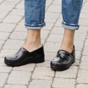 Sanita Pro Cabrio Leather Clogs Womens Black Sz 37 - Great for Nursing and Work